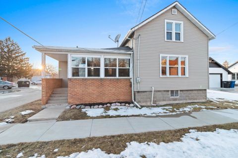 Photo of 1419 FOX Street, OSHKOSH, WI 54902 (MLS # 50321238)