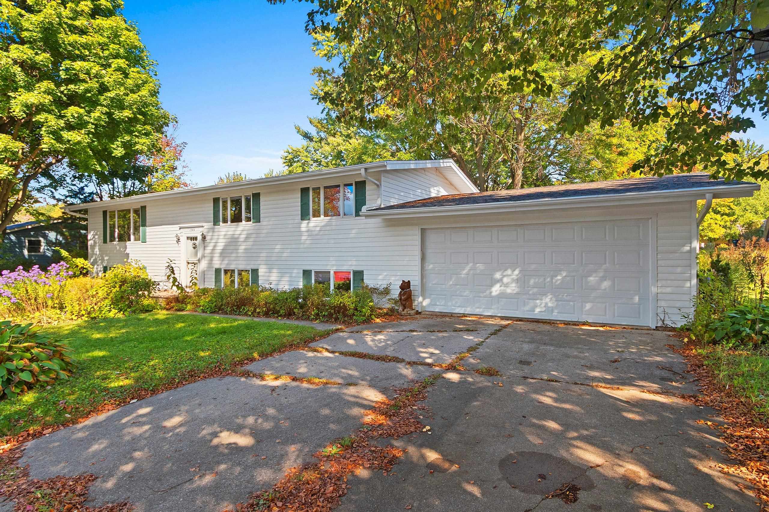 Shawano, Wisconsin 54166, United States, 4 Bedrooms Bedrooms, ,2 BathroomsBathrooms,Residential,Active,219901