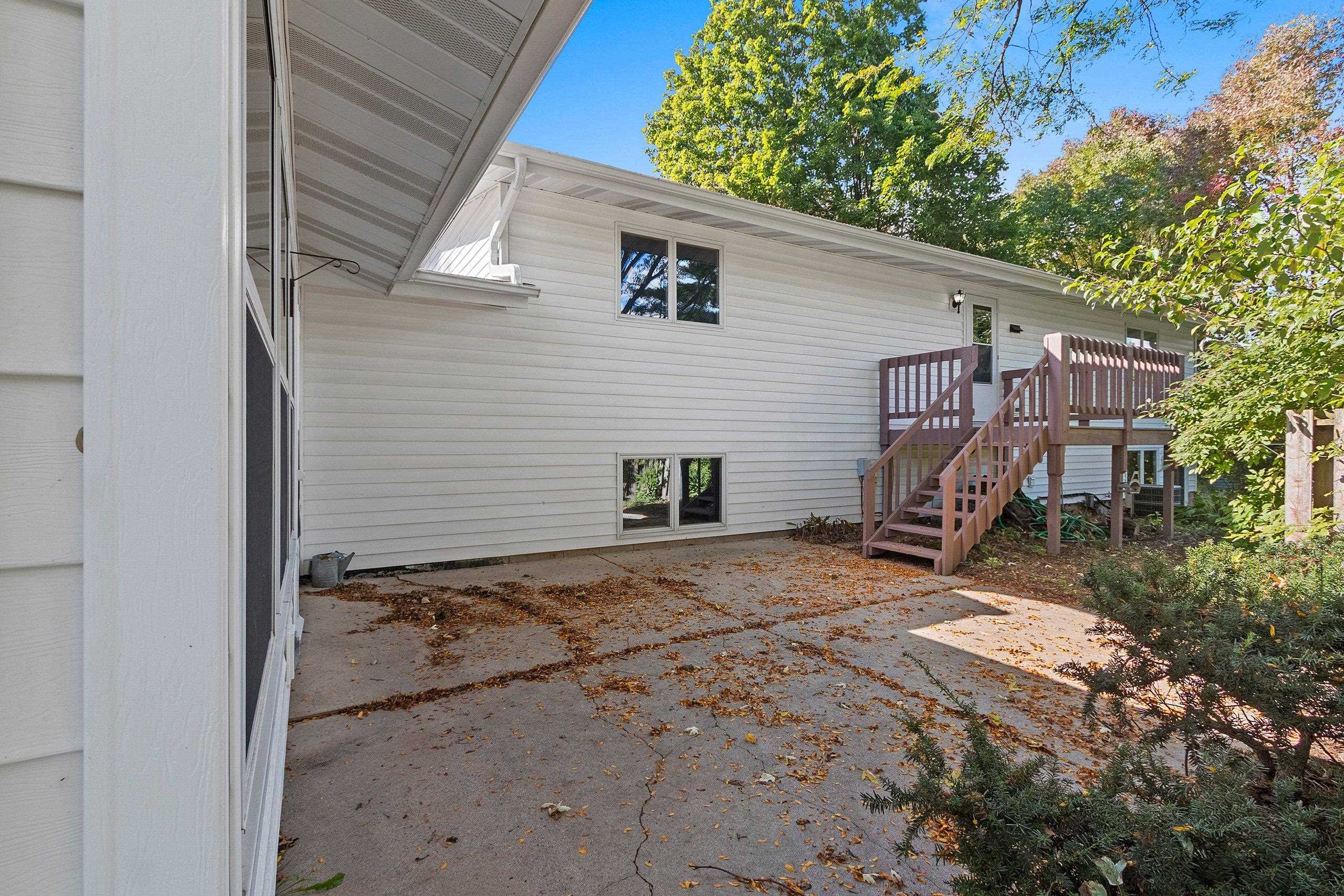 Shawano, Wisconsin 54166, United States, 4 Bedrooms Bedrooms, ,2 BathroomsBathrooms,Residential,Active,219901