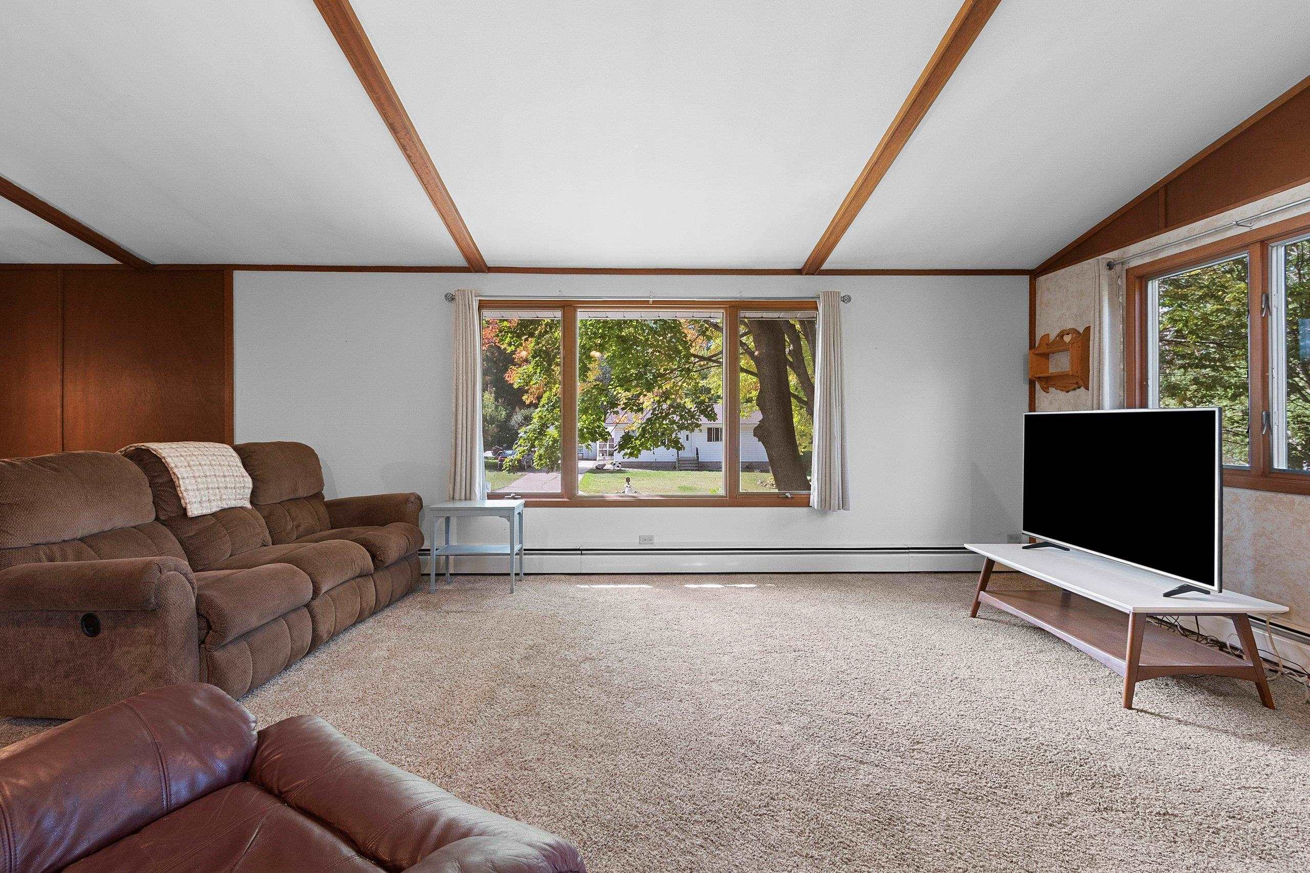 Shawano, Wisconsin 54166, United States, 4 Bedrooms Bedrooms, ,2 BathroomsBathrooms,Residential,Active,219901