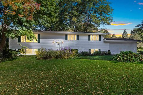 Photo of 1344 E ZINGLER Avenue, SHAWANO, WI 54166 (MLS # 50316033)