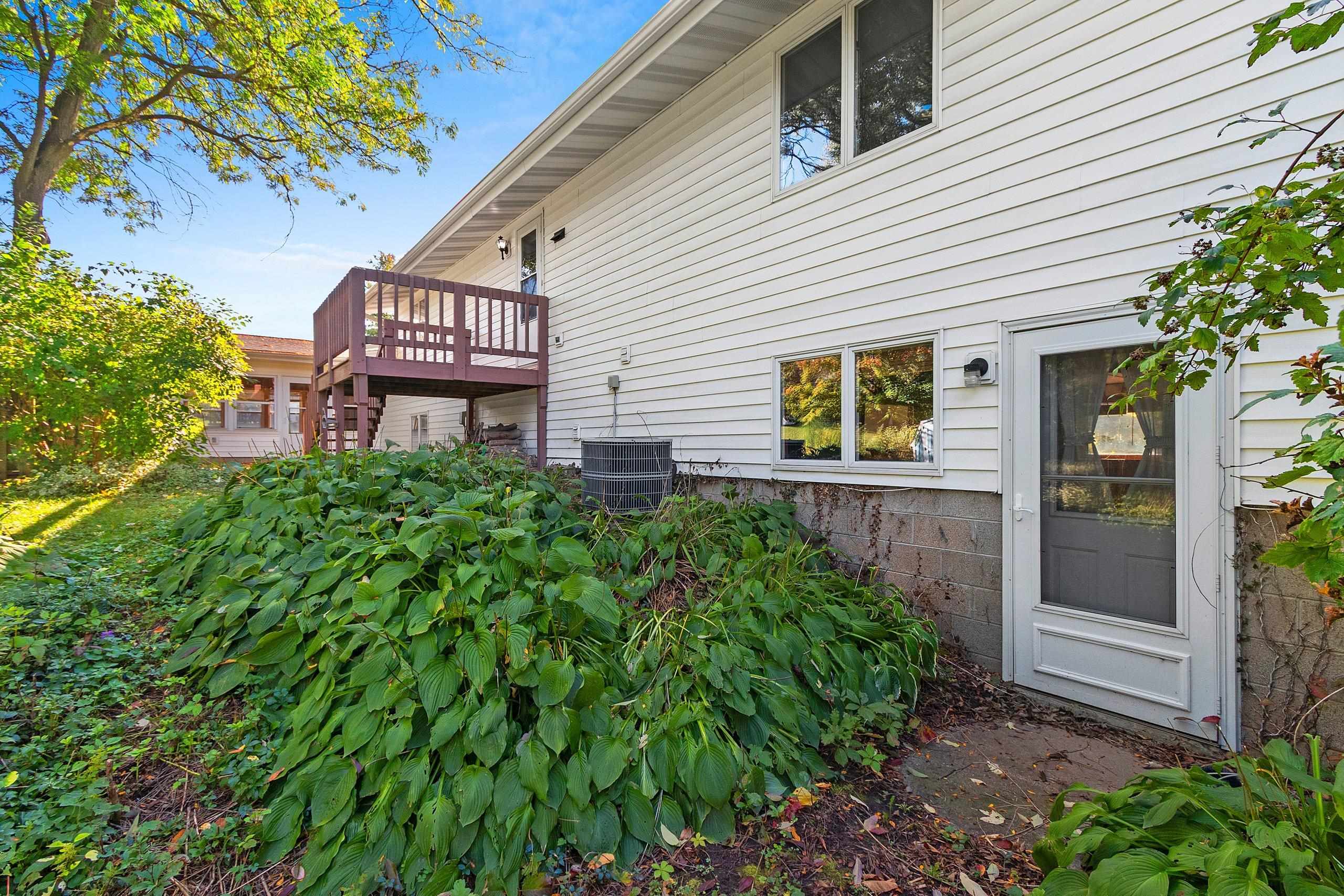 Shawano, Wisconsin 54166, United States, 4 Bedrooms Bedrooms, ,2 BathroomsBathrooms,Residential,Active,219901