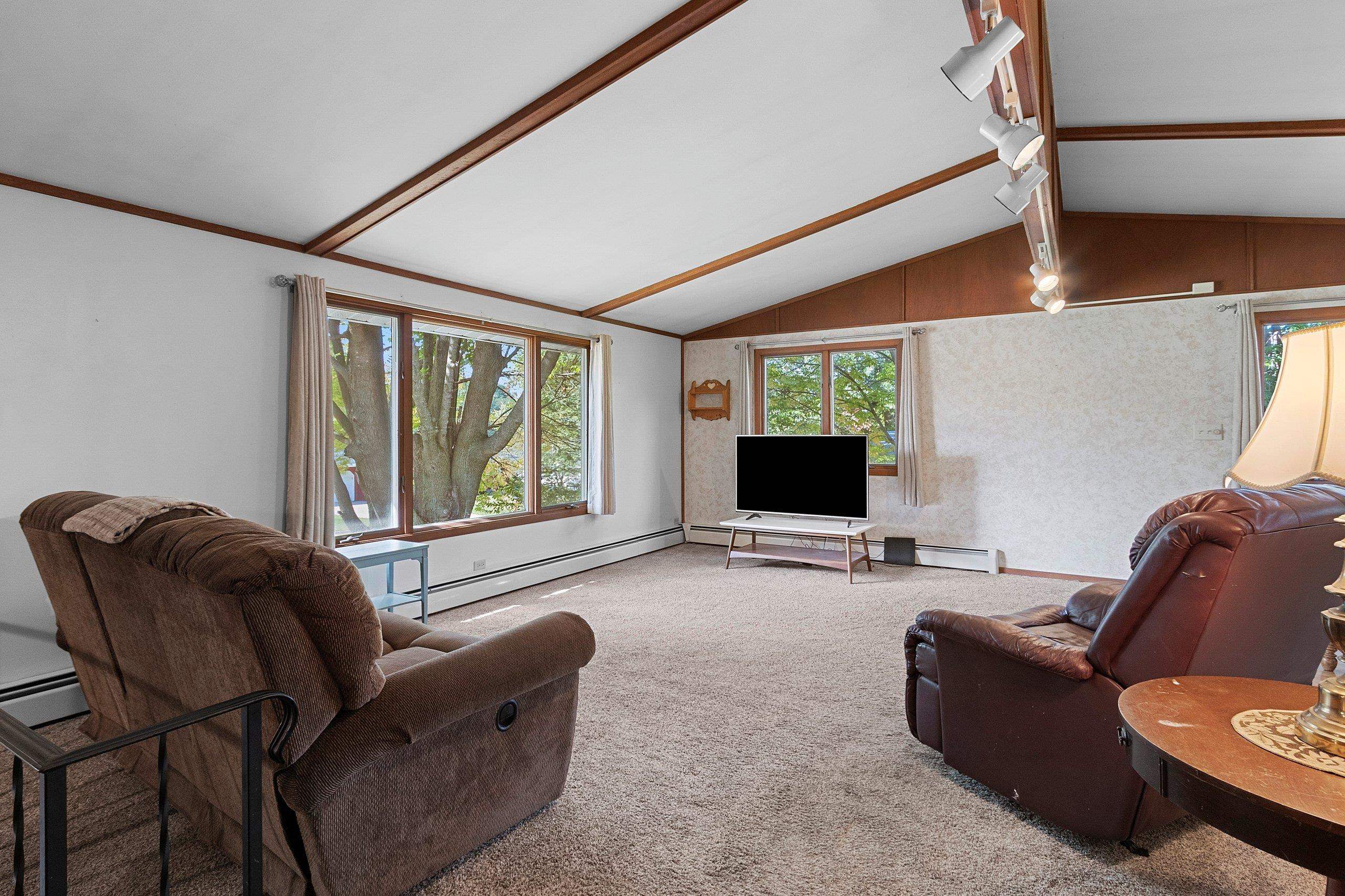 Shawano, Wisconsin 54166, United States, 4 Bedrooms Bedrooms, ,2 BathroomsBathrooms,Residential,Active,219901