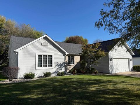 Photo of 4206 N MARSHALL HEIGHTS Avenue, APPLETON, WI 54913 (MLS # 50316460)