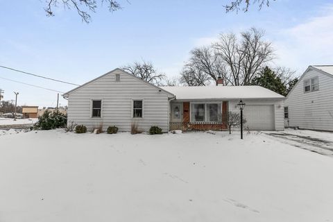 Photo of 572 NEWTOLS Street, GREEN BAY, WI 54302 (MLS # 50319595)