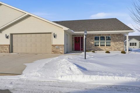 Photo of 1365 CANDLELIGHT Lane, FOND DU LAC, WI 54937 (MLS # 50321409)