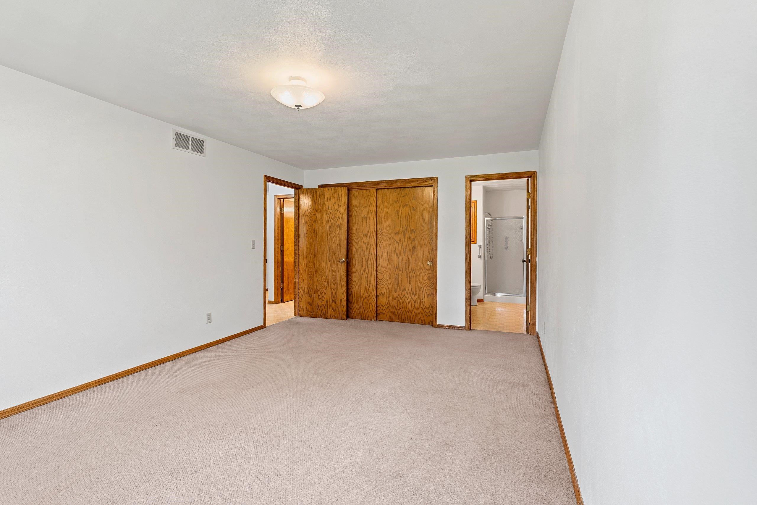 Appleton, Wisconsin 54914, United States, 2 Bedrooms Bedrooms, ,2 BathroomsBathrooms,Residential,Active,148956