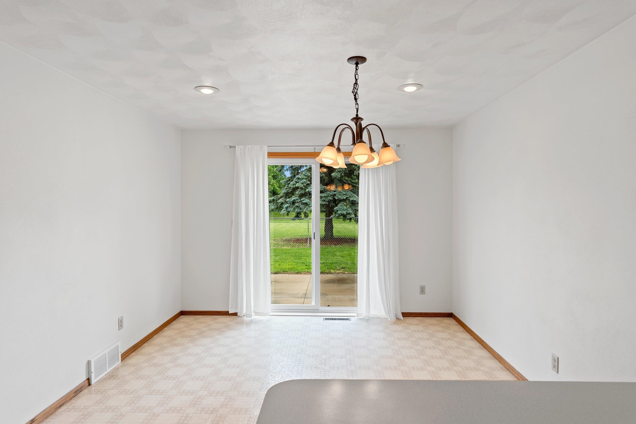 Appleton, Wisconsin 54914, United States, 2 Bedrooms Bedrooms, ,2 BathroomsBathrooms,Residential,Active,148956