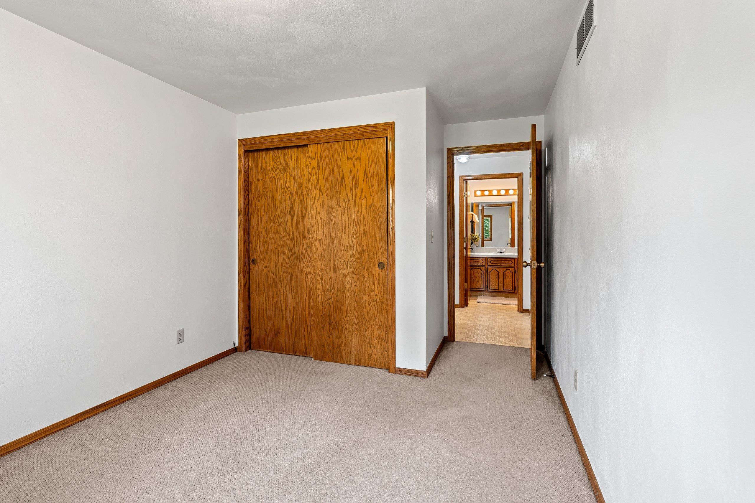 Appleton, Wisconsin 54914, United States, 2 Bedrooms Bedrooms, ,2 BathroomsBathrooms,Residential,Active,148956