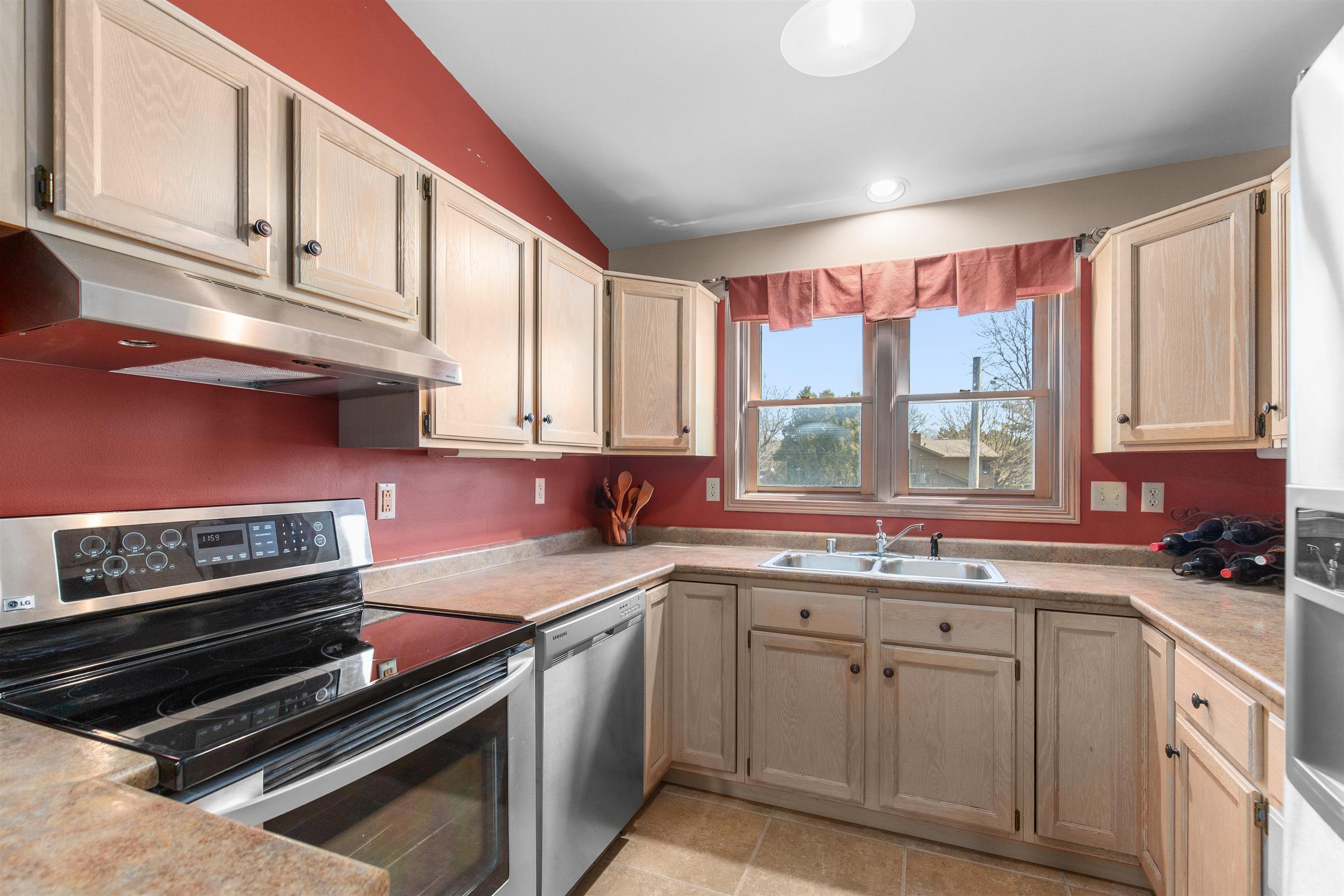 921 BABCOCK Street 13