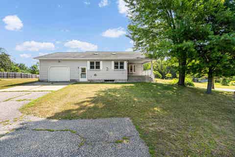 Photo of 2847 LINDEN Road, ROSHOLT, WI 54473 (MLS # 50330606)