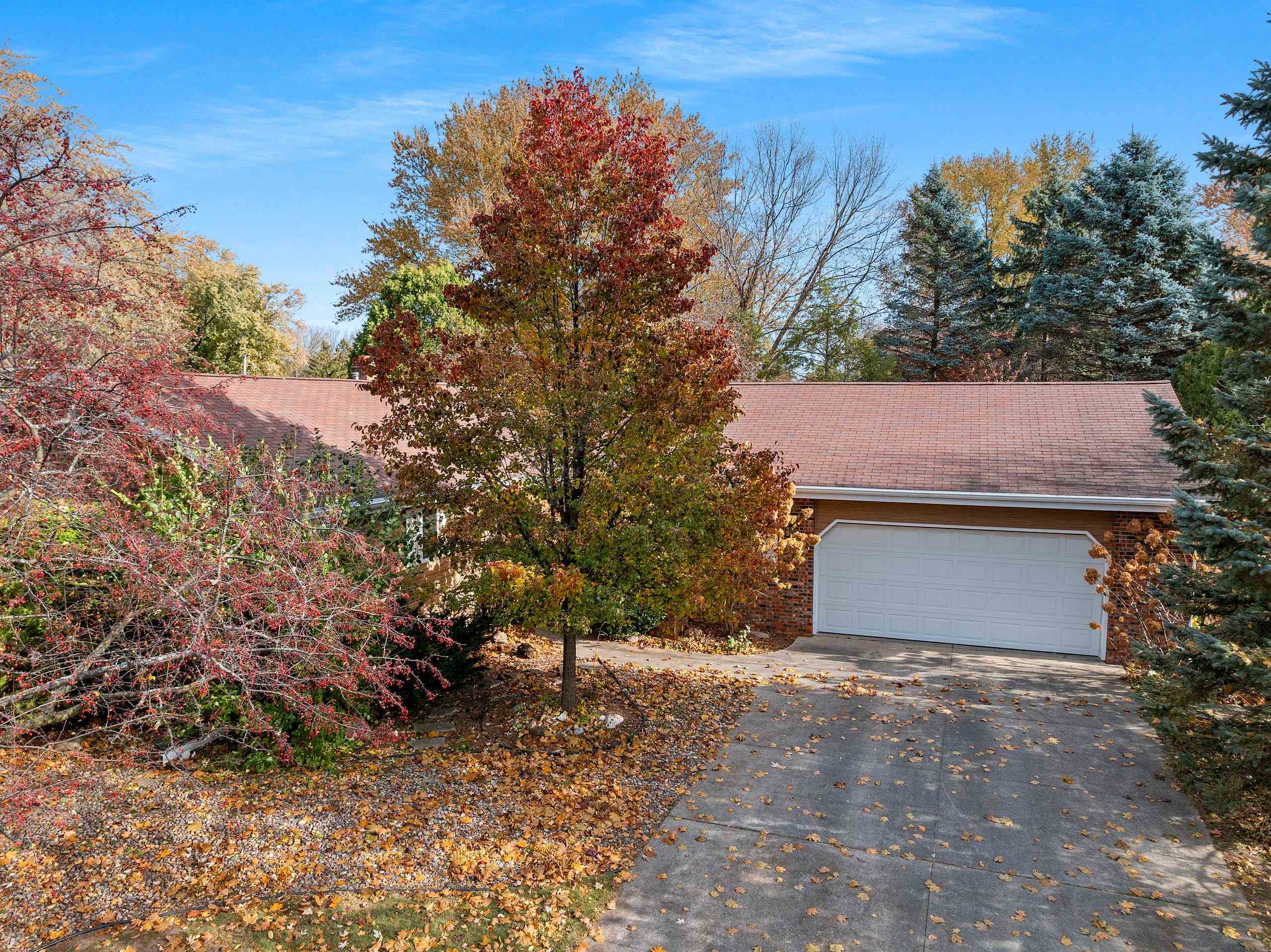 Appleton, Wisconsin 54911, United States, 3 Bedrooms Bedrooms, ,3 BathroomsBathrooms,Residential,Active,242714