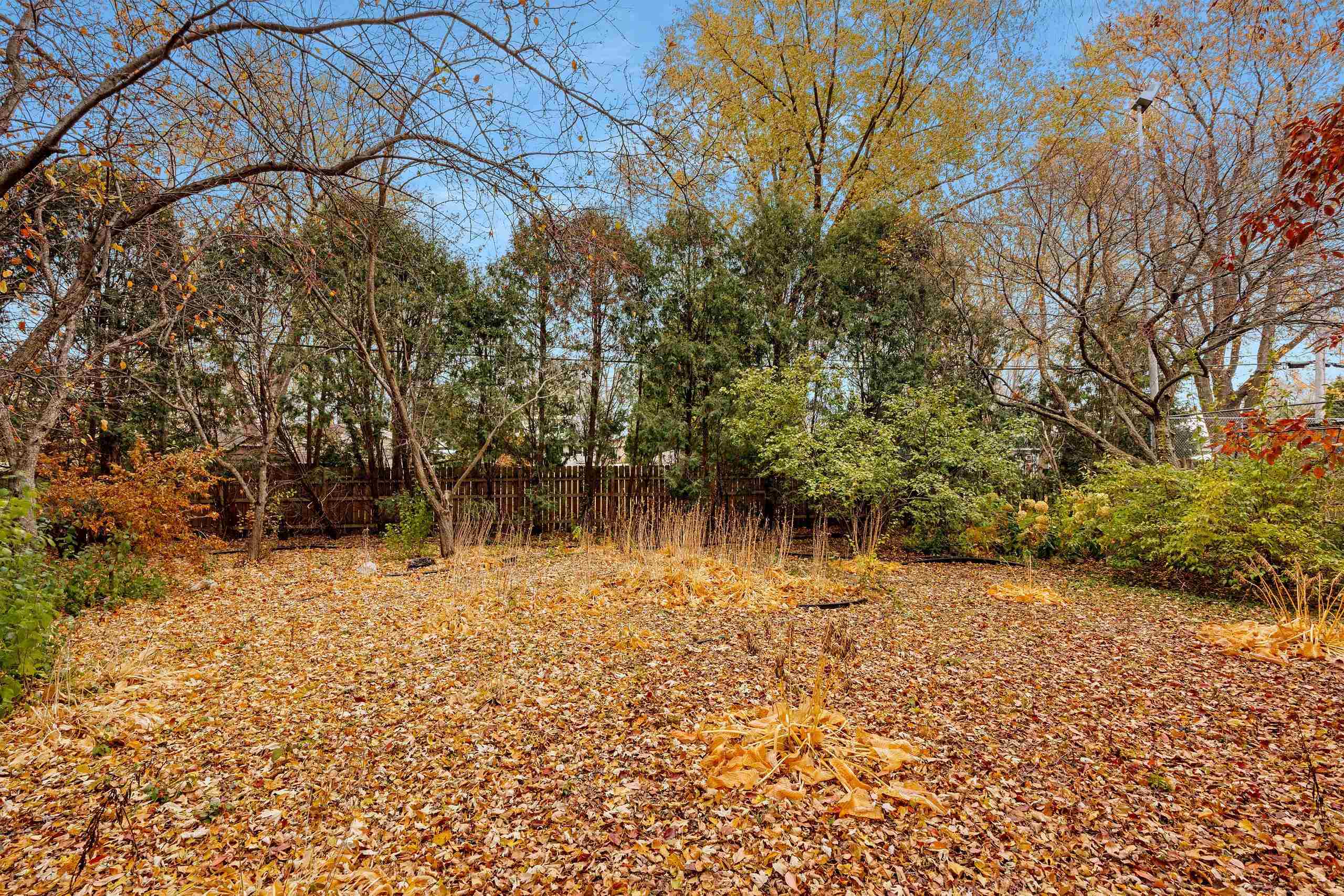 Appleton, Wisconsin 54911, United States, 3 Bedrooms Bedrooms, ,3 BathroomsBathrooms,Residential,Active,242714