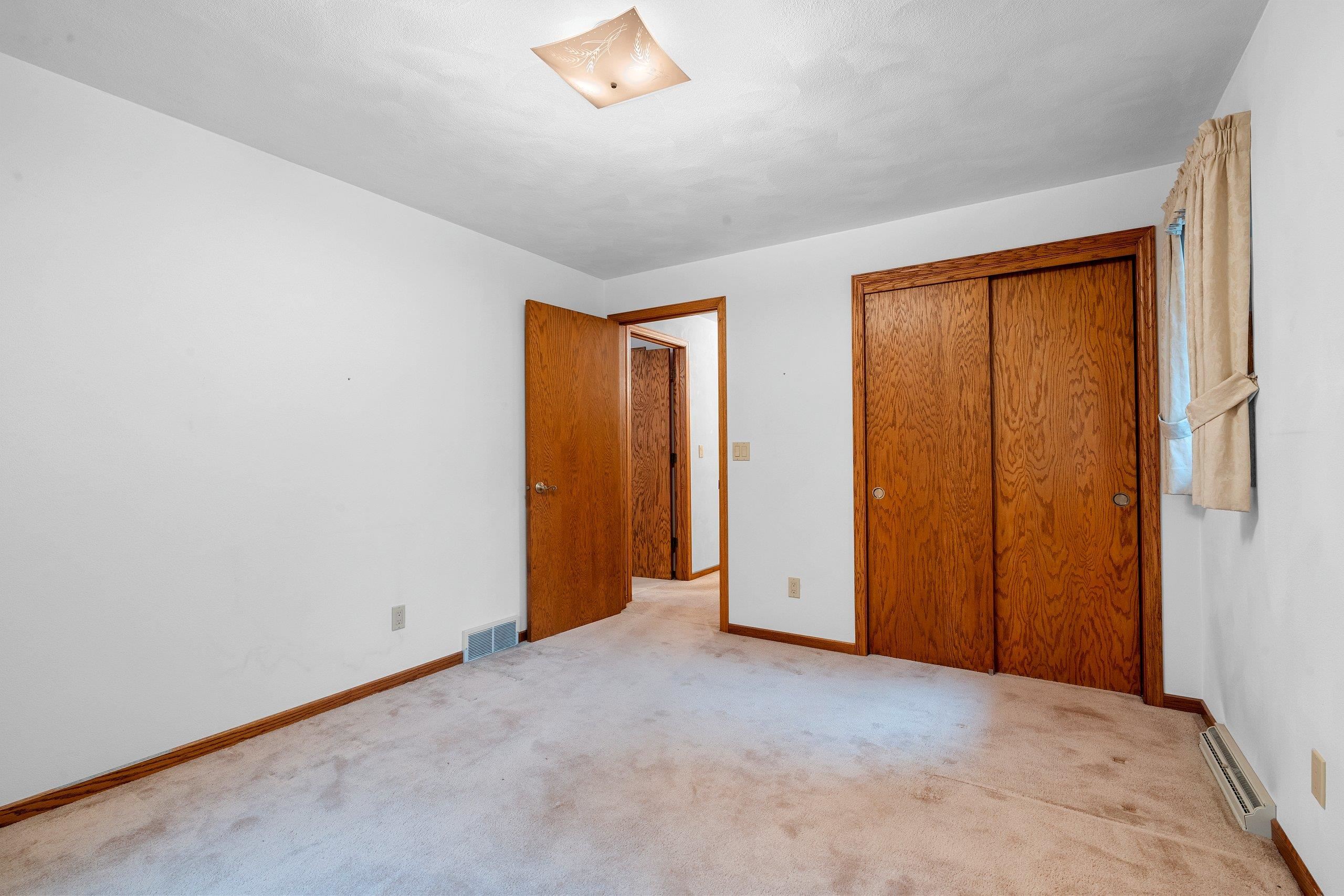 Appleton, Wisconsin 54911, United States, 3 Bedrooms Bedrooms, ,3 BathroomsBathrooms,Residential,Active,242714