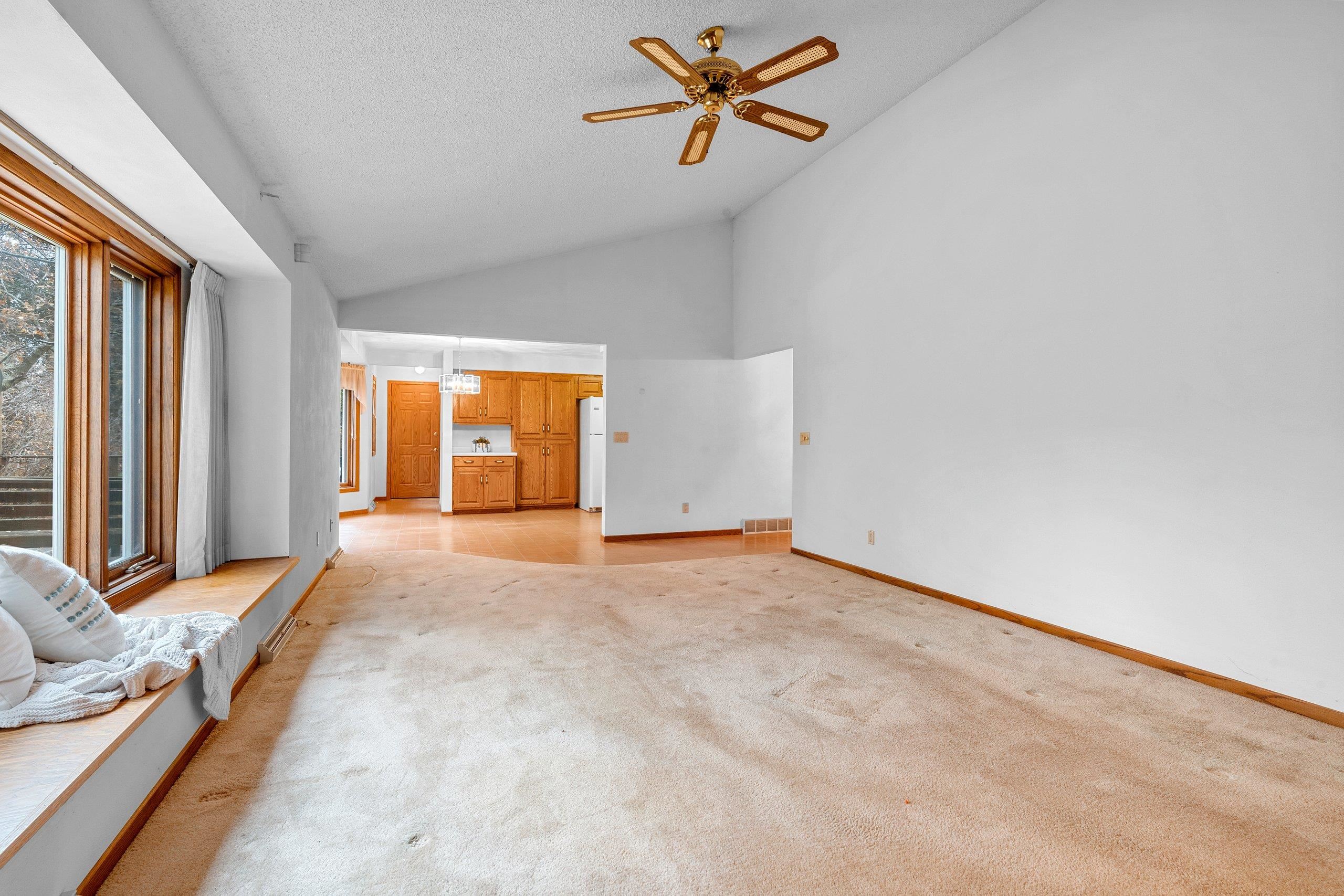 Appleton, Wisconsin 54911, United States, 3 Bedrooms Bedrooms, ,3 BathroomsBathrooms,Residential,Active,242714