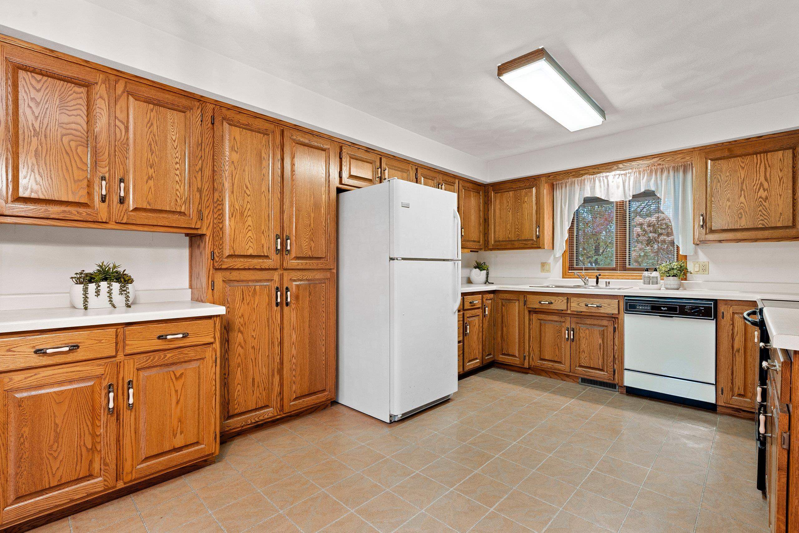 Appleton, Wisconsin 54911, United States, 3 Bedrooms Bedrooms, ,3 BathroomsBathrooms,Residential,Active,242714