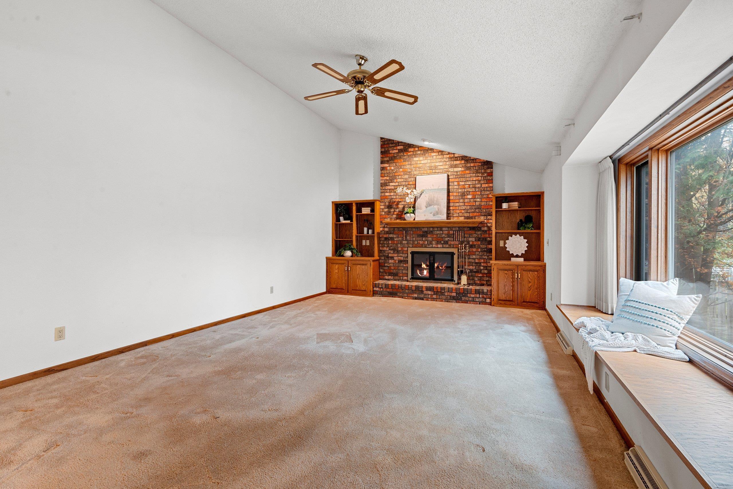 Appleton, Wisconsin 54911, United States, 3 Bedrooms Bedrooms, ,3 BathroomsBathrooms,Residential,Active,242714