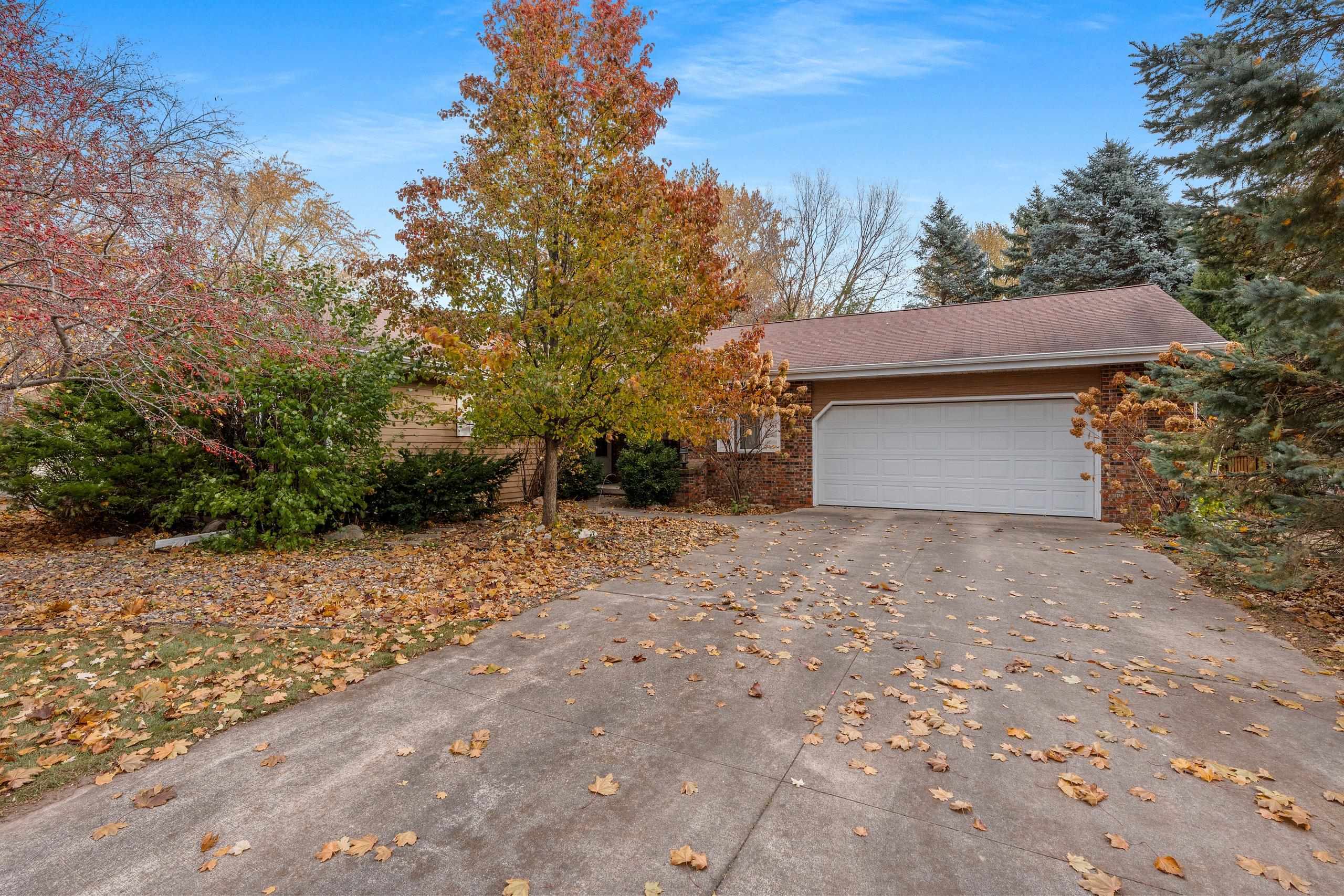 Appleton, Wisconsin 54911, United States, 3 Bedrooms Bedrooms, ,3 BathroomsBathrooms,Residential,Active,242714