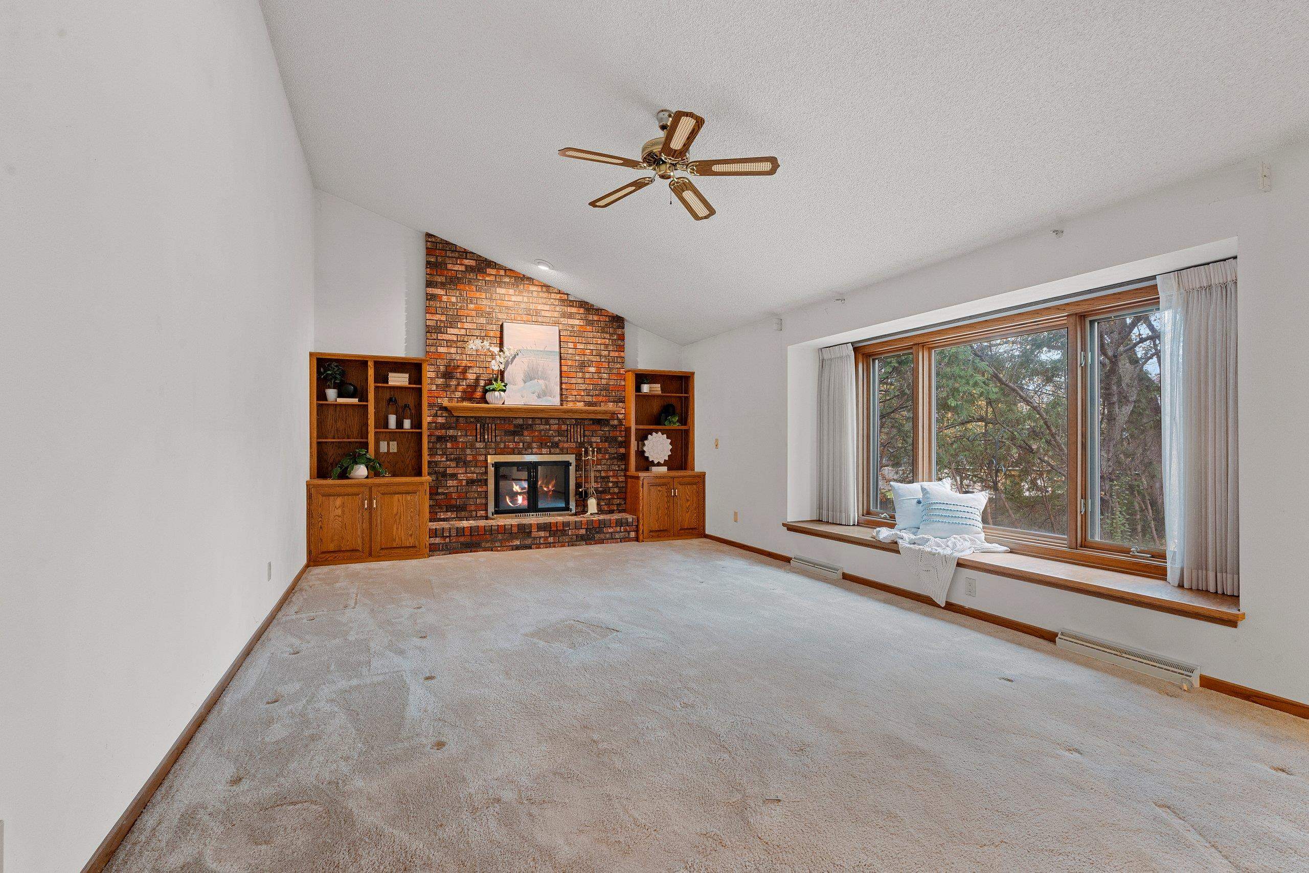 Appleton, Wisconsin 54911, United States, 3 Bedrooms Bedrooms, ,3 BathroomsBathrooms,Residential,Active,242714