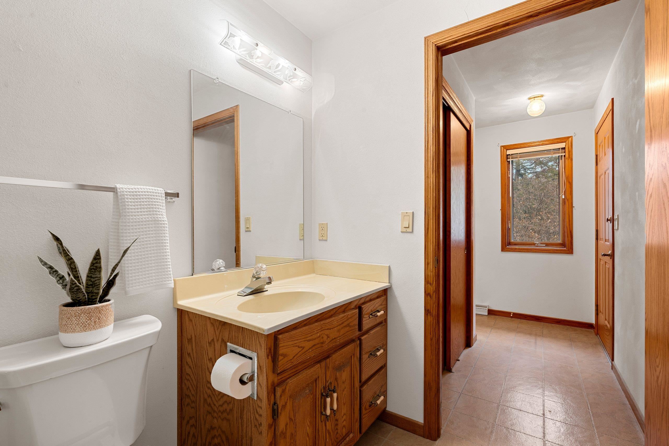 Appleton, Wisconsin 54911, United States, 3 Bedrooms Bedrooms, ,3 BathroomsBathrooms,Residential,Active,242714