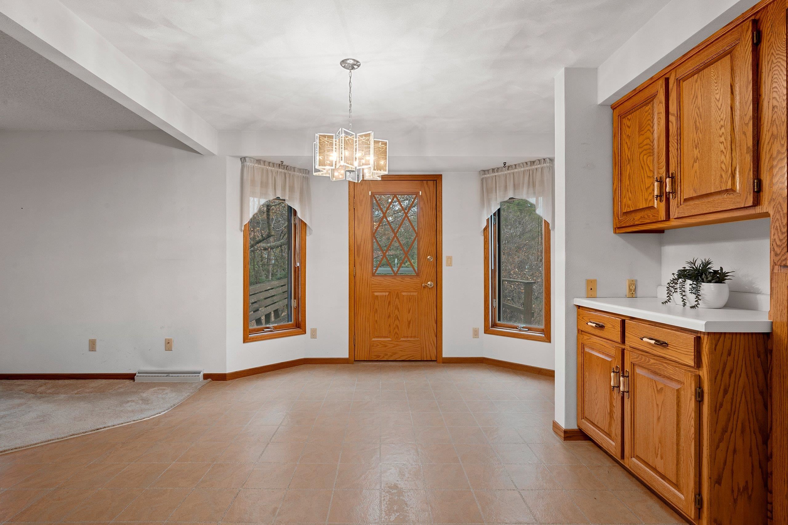 Appleton, Wisconsin 54911, United States, 3 Bedrooms Bedrooms, ,3 BathroomsBathrooms,Residential,Active,242714