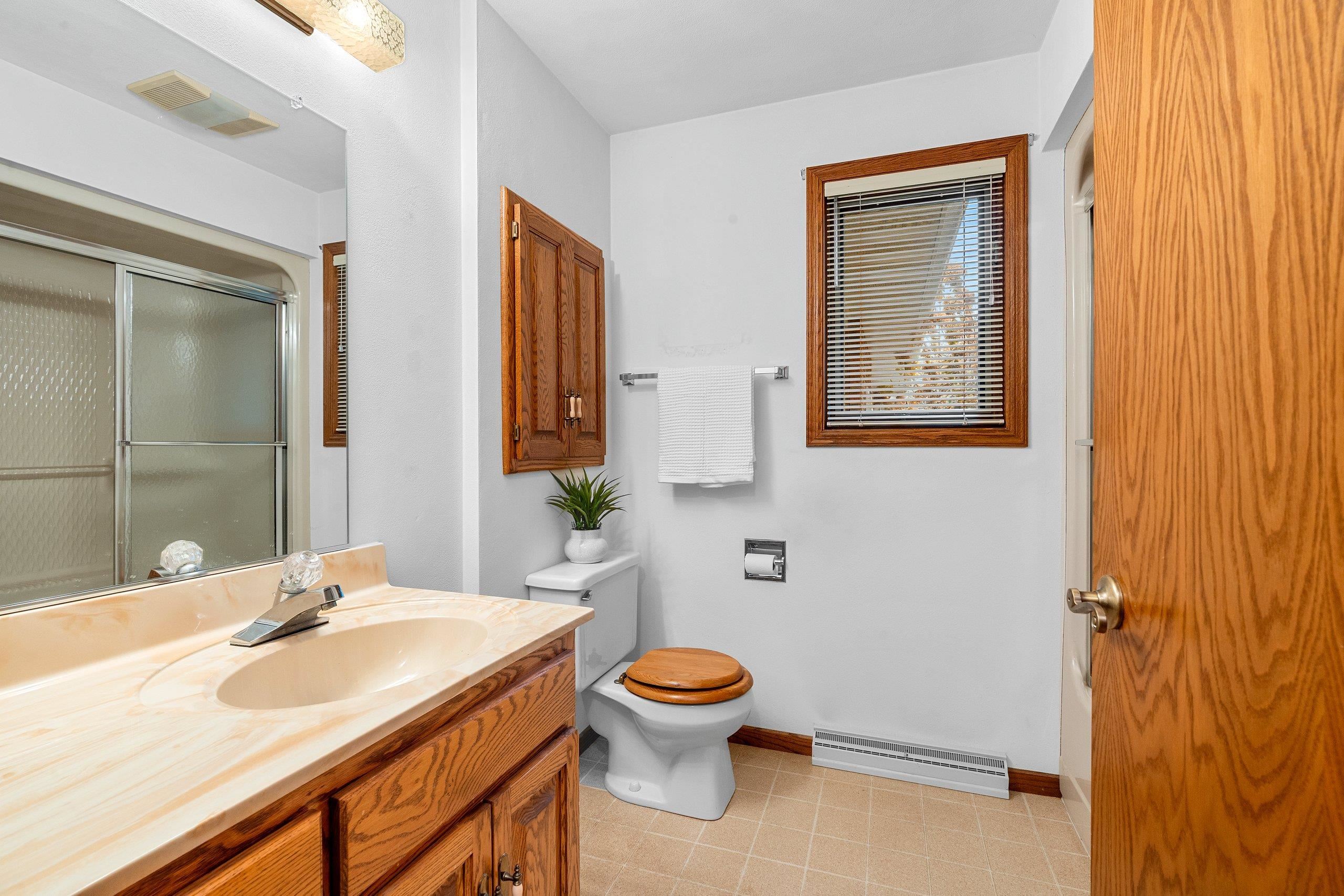 Appleton, Wisconsin 54911, United States, 3 Bedrooms Bedrooms, ,3 BathroomsBathrooms,Residential,Active,242714