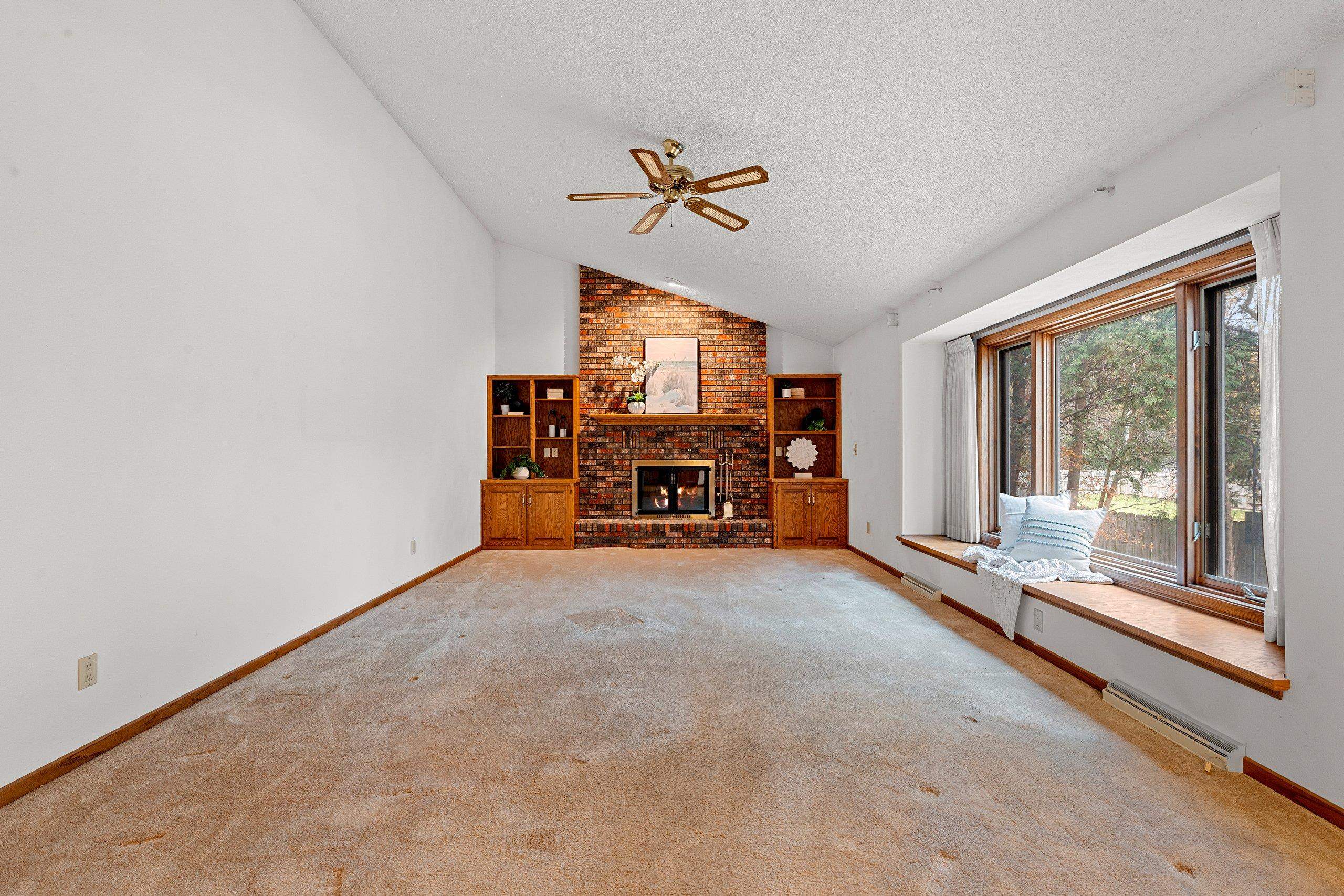 Appleton, Wisconsin 54911, United States, 3 Bedrooms Bedrooms, ,3 BathroomsBathrooms,Residential,Active,242714