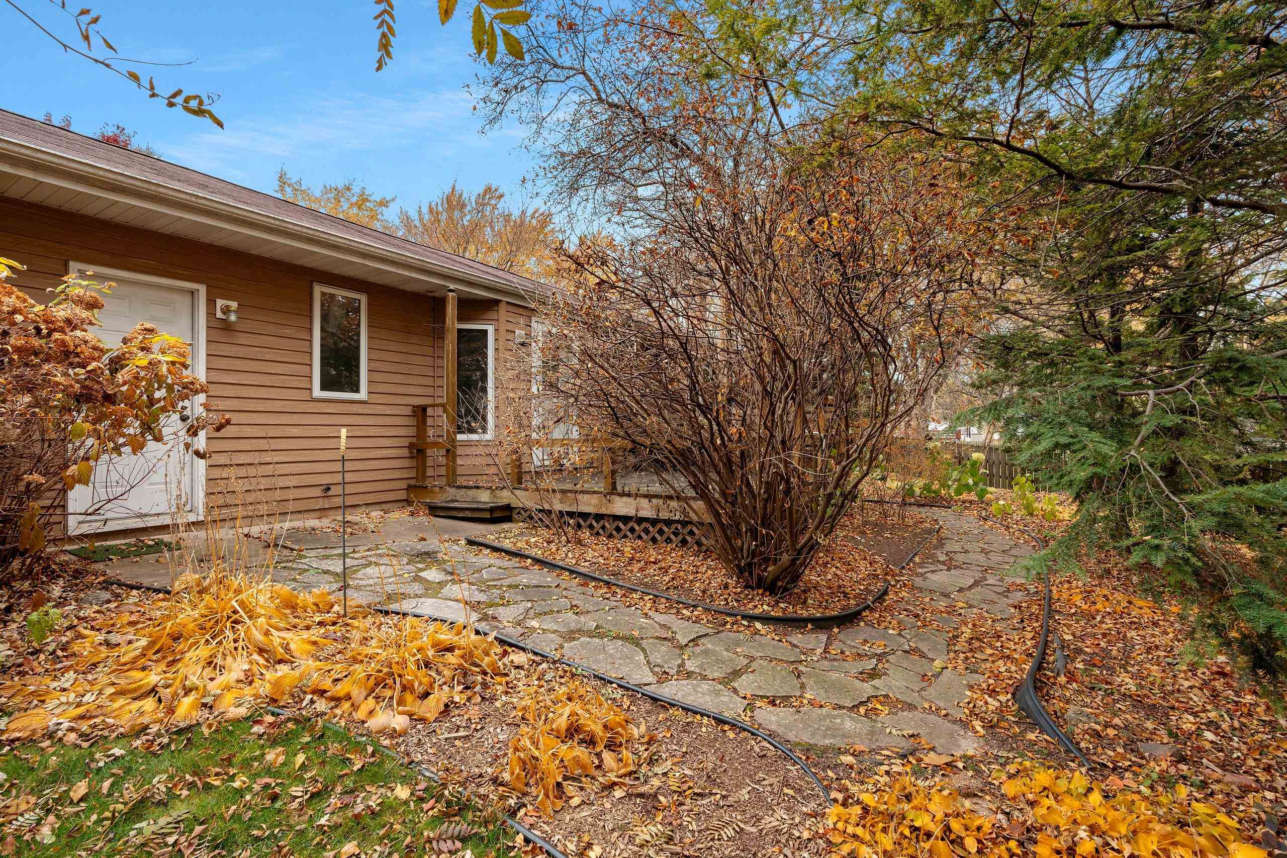 Appleton, Wisconsin 54911, United States, 3 Bedrooms Bedrooms, ,3 BathroomsBathrooms,Residential,Active,242714