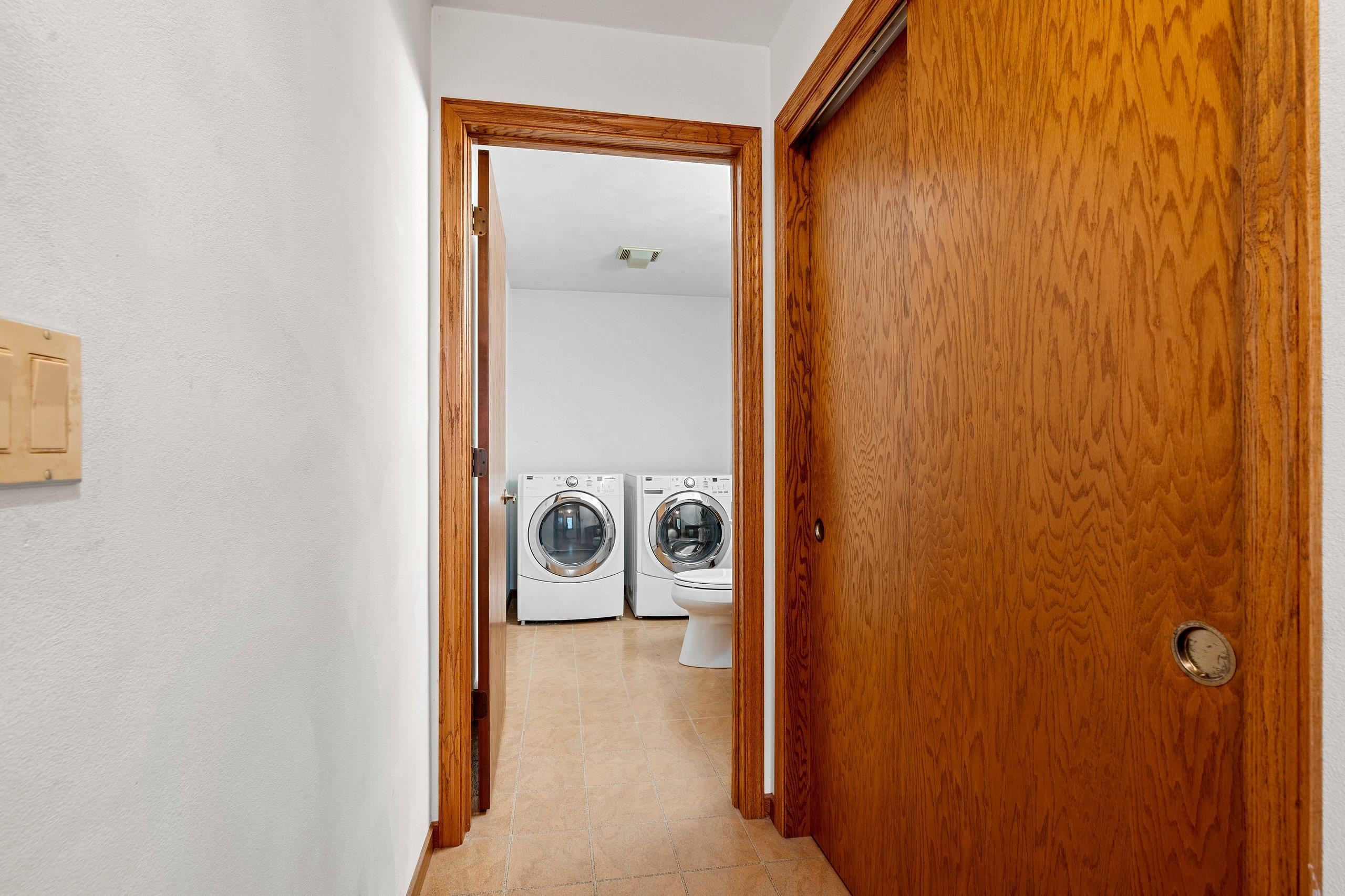 Appleton, Wisconsin 54911, United States, 3 Bedrooms Bedrooms, ,3 BathroomsBathrooms,Residential,Active,242714