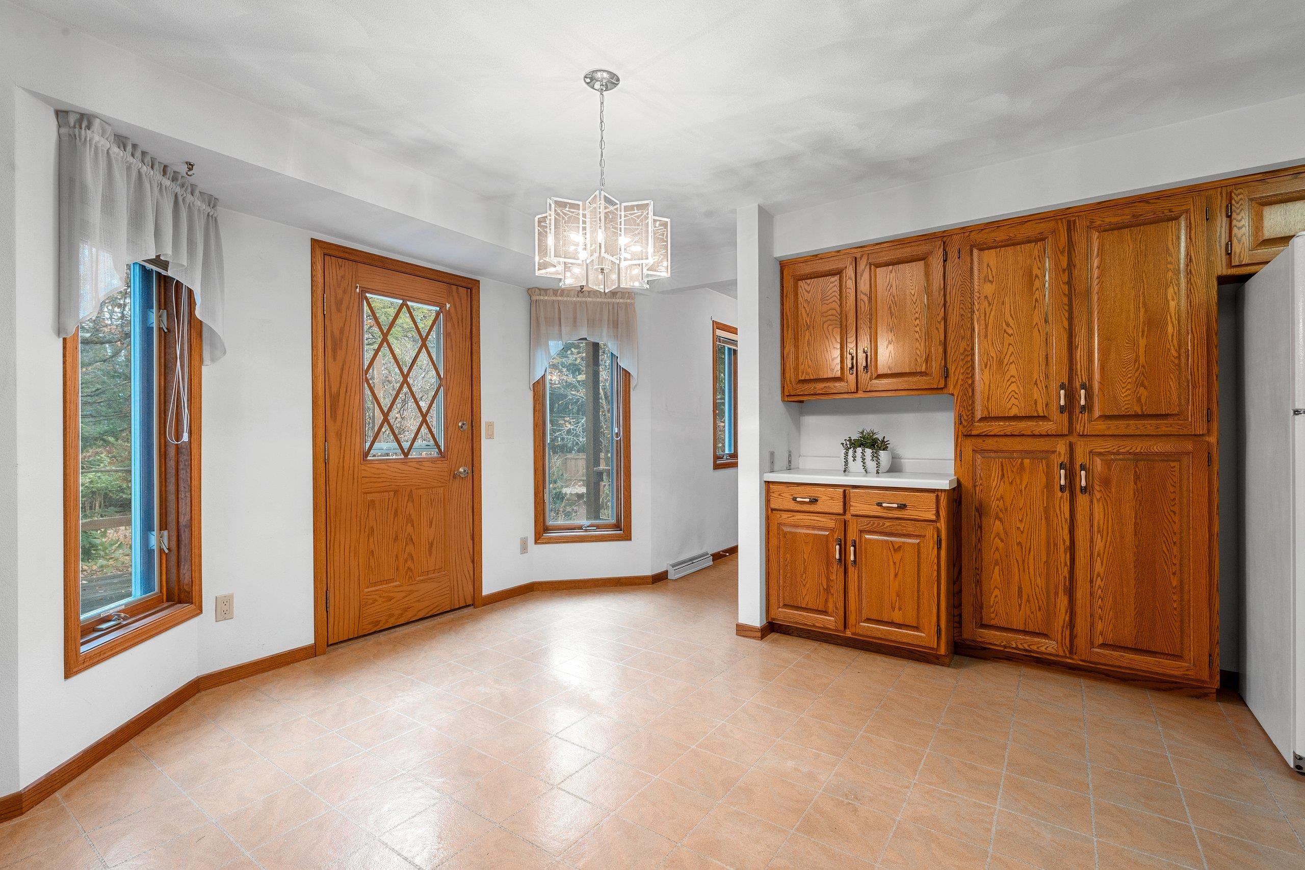 Appleton, Wisconsin 54911, United States, 3 Bedrooms Bedrooms, ,3 BathroomsBathrooms,Residential,Active,242714