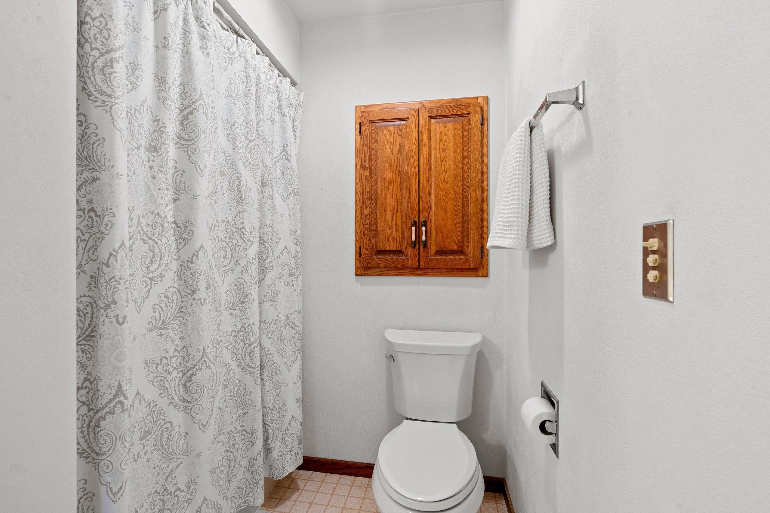 Appleton, Wisconsin 54911, United States, 3 Bedrooms Bedrooms, ,3 BathroomsBathrooms,Residential,Active,242714