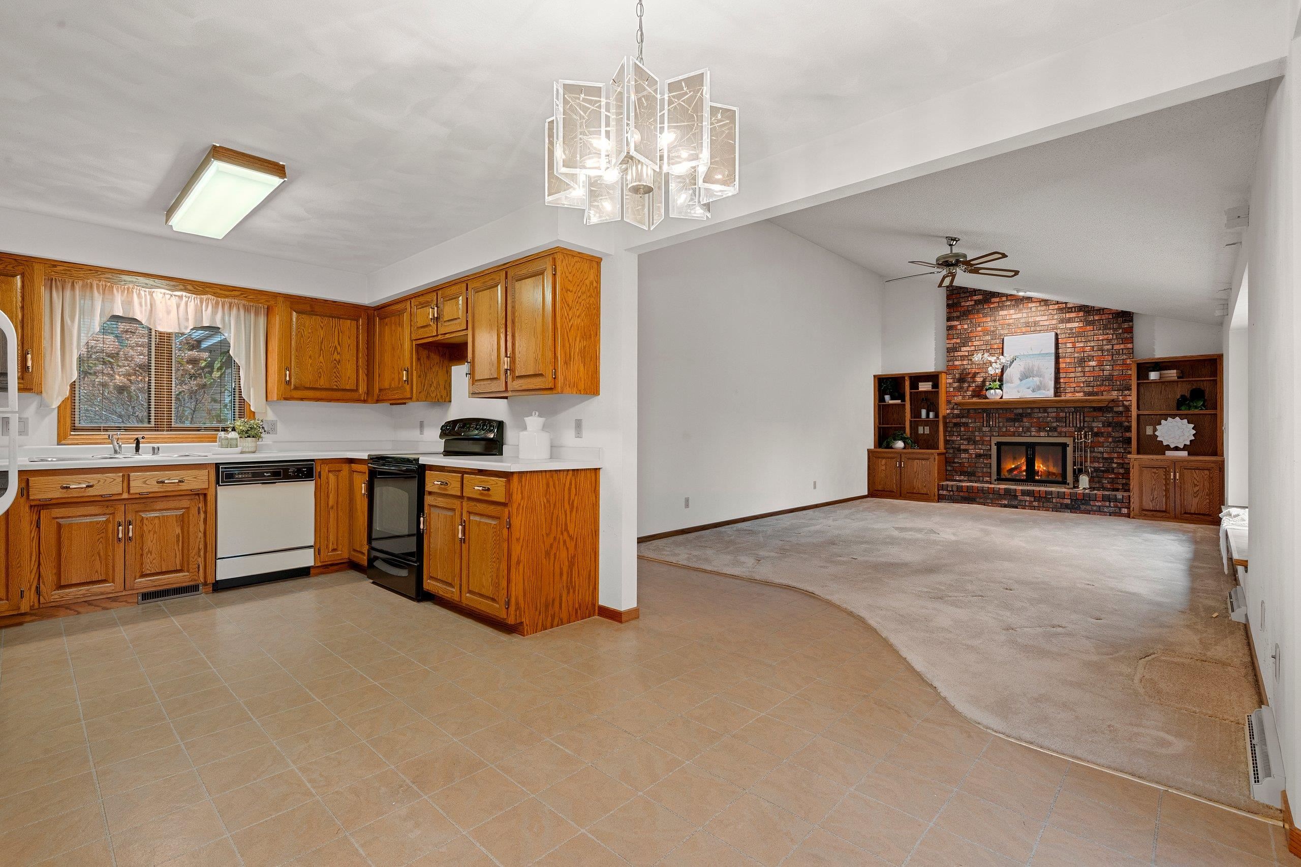 Appleton, Wisconsin 54911, United States, 3 Bedrooms Bedrooms, ,3 BathroomsBathrooms,Residential,Active,242714