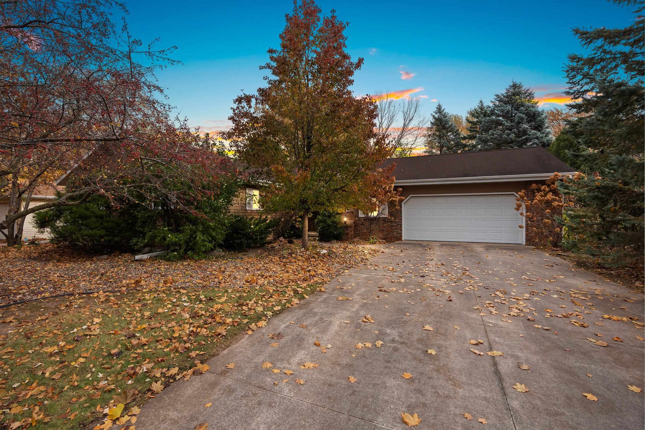 Appleton, Wisconsin 54911, United States, 3 Bedrooms Bedrooms, ,3 BathroomsBathrooms,Residential,Active,242714