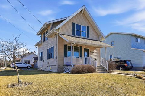 Photo of 2023 LINCOLN Street, TWO RIVERS, WI 54241 (MLS # 50321366)