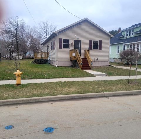 Photo of 45 LAKE Street, OSHKOSH, WI 54901 (MLS # 50323181)