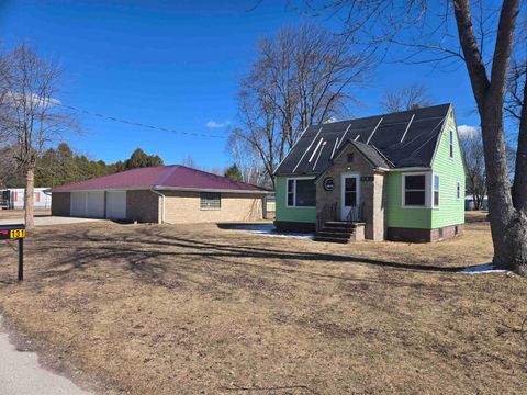 Photo of 131 MCKINLEY Street, TWO RIVERS, WI 54241 (MLS # 50322270)