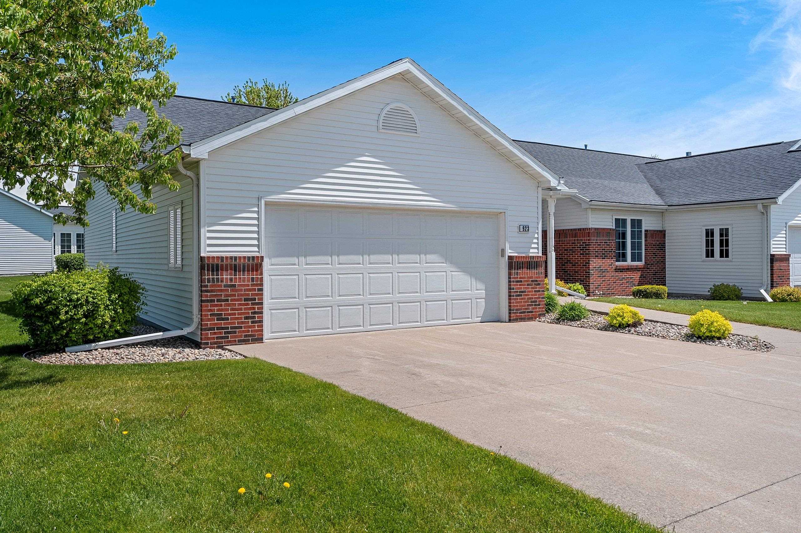 923 W WINDTREE Drive