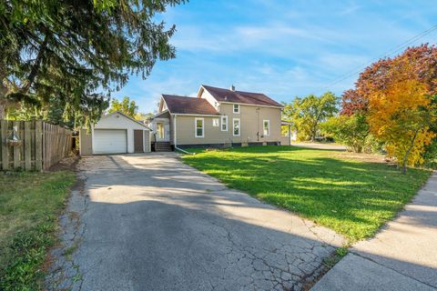 Photo of 1514 ELMWOOD Avenue, OSHKOSH, WI 54901 (MLS # 50317273)