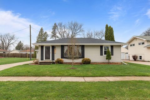 Photo of 2613 S FOUNTAIN Avenue, APPLETON, WI 54915 (MLS # 50323769)