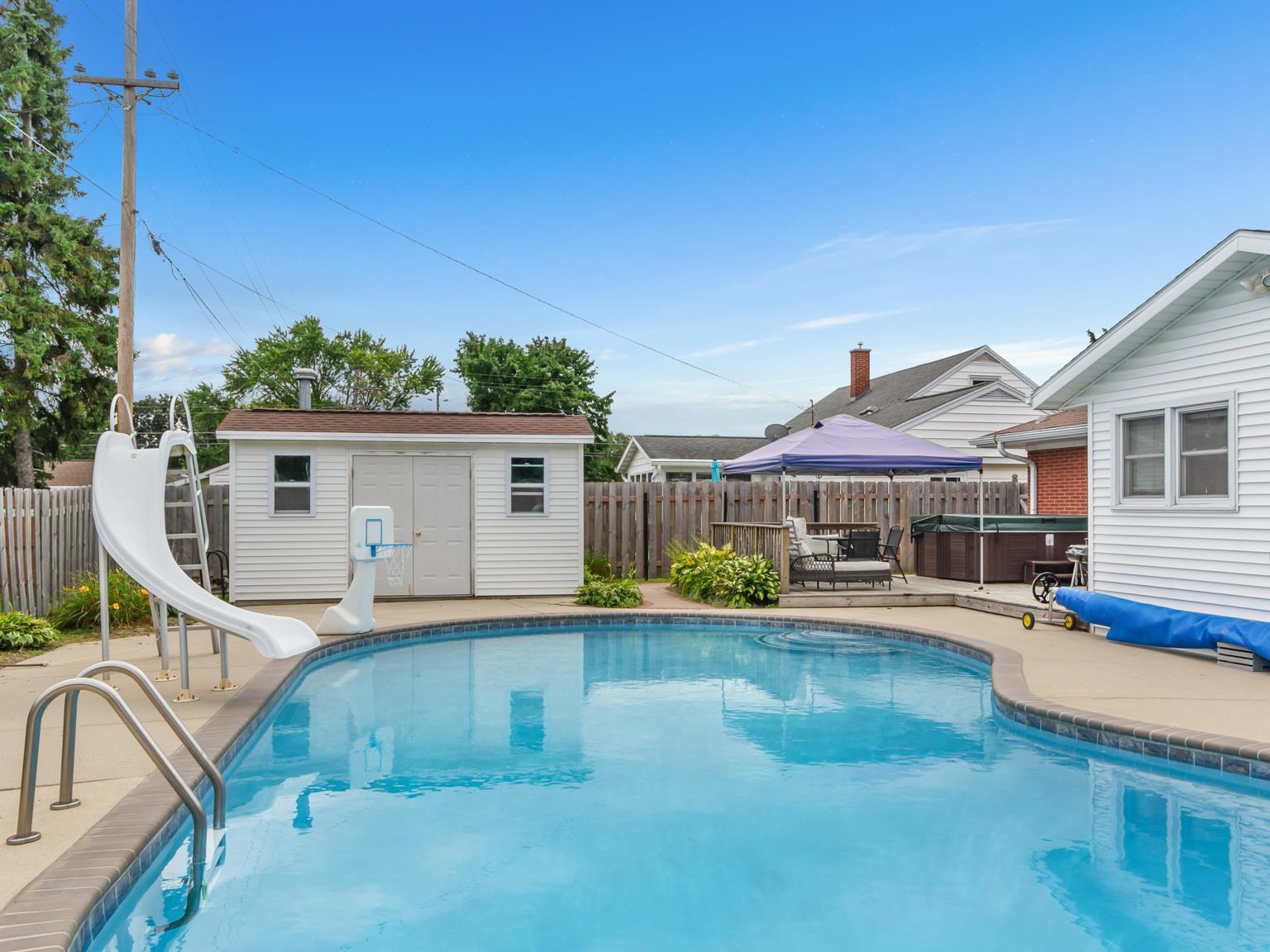 Green Bay, Wisconsin 54304, United States, 3 Bedrooms Bedrooms, ,2 BathroomsBathrooms,Residential,Active,195522