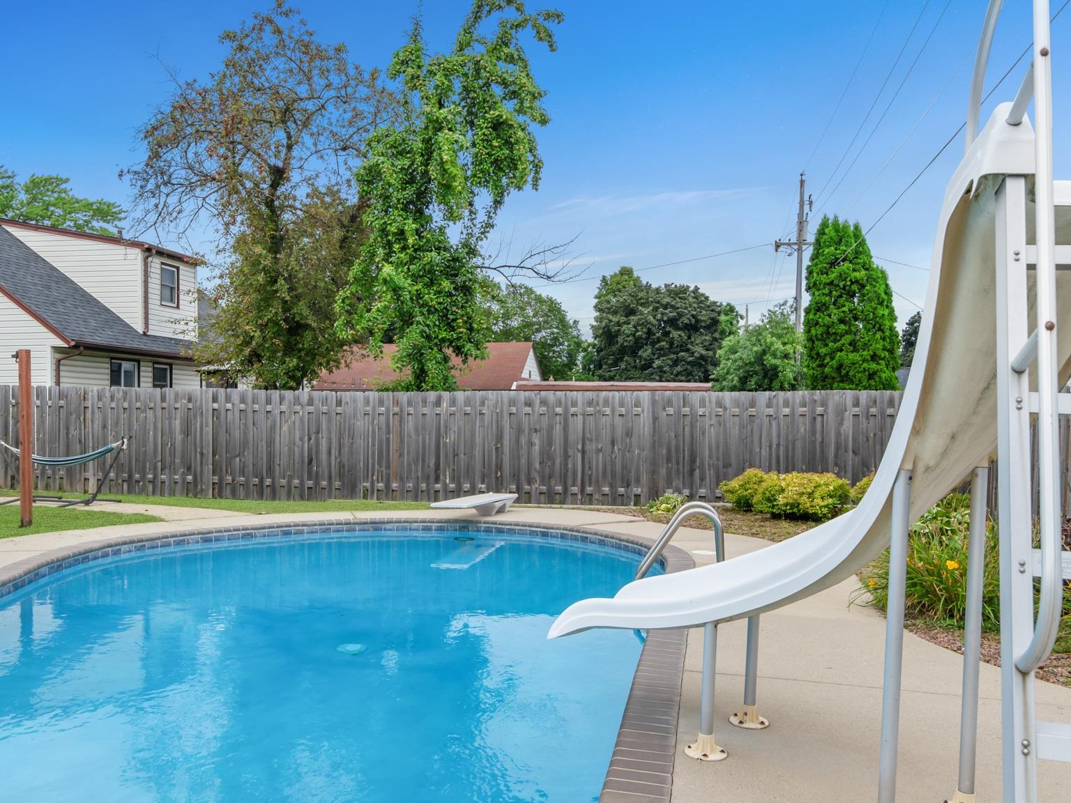 Green Bay, Wisconsin 54304, United States, 3 Bedrooms Bedrooms, ,2 BathroomsBathrooms,Residential,Active,195522