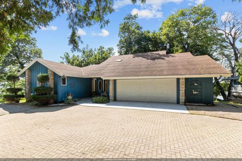 Photo of 1096 LAKESHORE Drive, MENASHA, WI 54952 (MLS # 50313540)