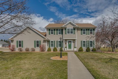 Photo of W6074 STRAWFLOWER Drive, APPLETON, WI 54915 (MLS # 50323211)