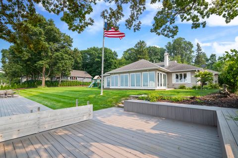 Photo of 5901 SHORE ACRES Road, NEW FRANKEN, WI 54229 (MLS # 50313257)