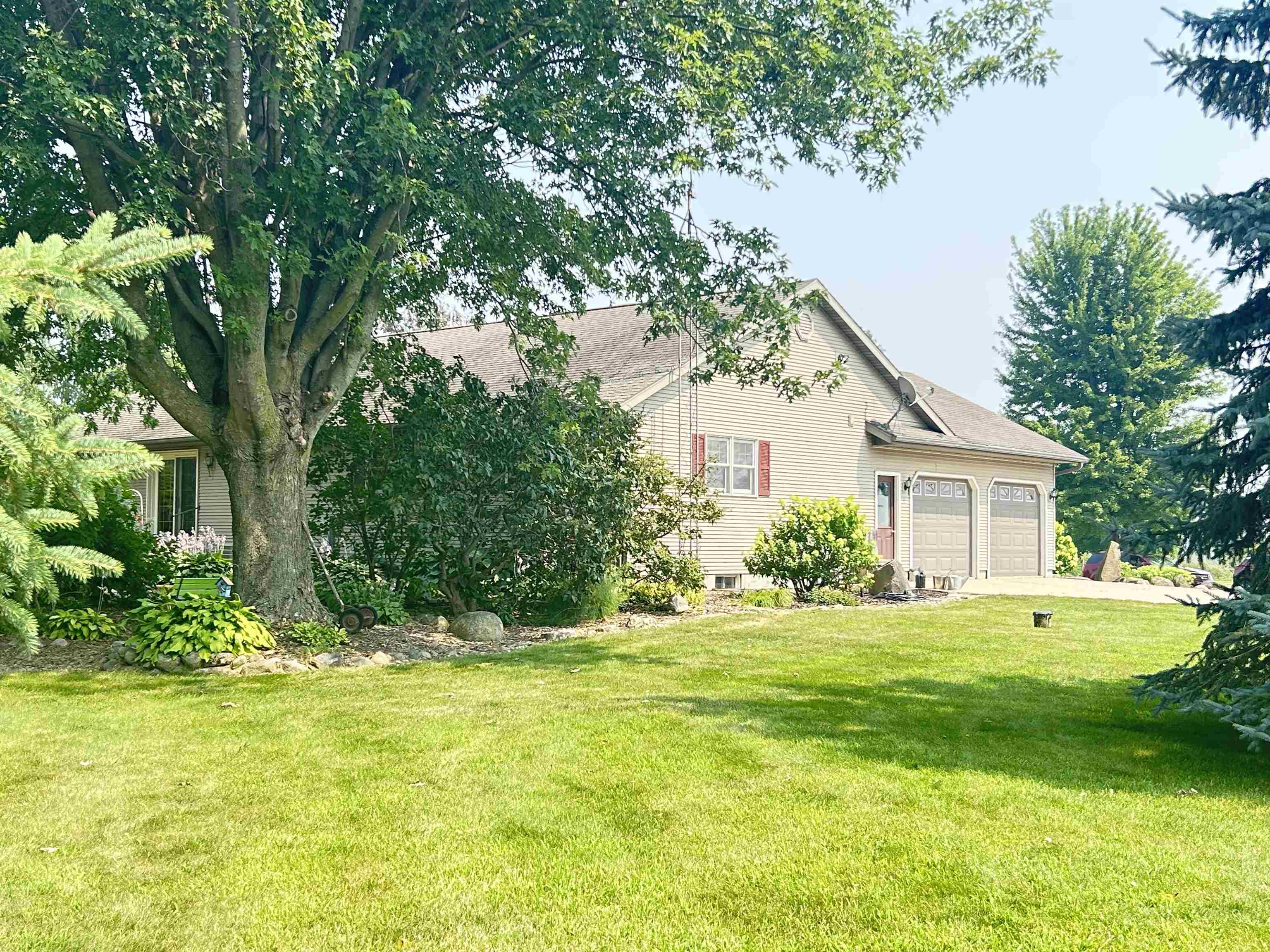 Brandon, Wisconsin 53919, United States, 2 Bedrooms Bedrooms, ,3 BathroomsBathrooms,Residential,Active,192208