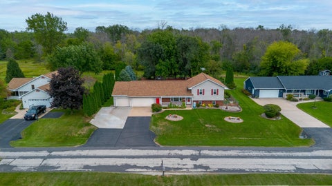 Photo of N1576 EVENING STAR Drive, GREENVILLE, WI 54942 (MLS # 50332768)