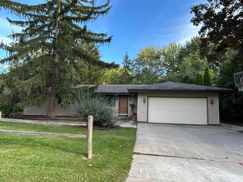 Photo of 964 HICKORY Lane, NEENAH, WI 54956 (MLS # 50316071)