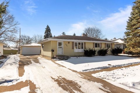 Photo of 1201 W HAWES Avenue, APPLETON, WI 54914 (MLS # 50320972)