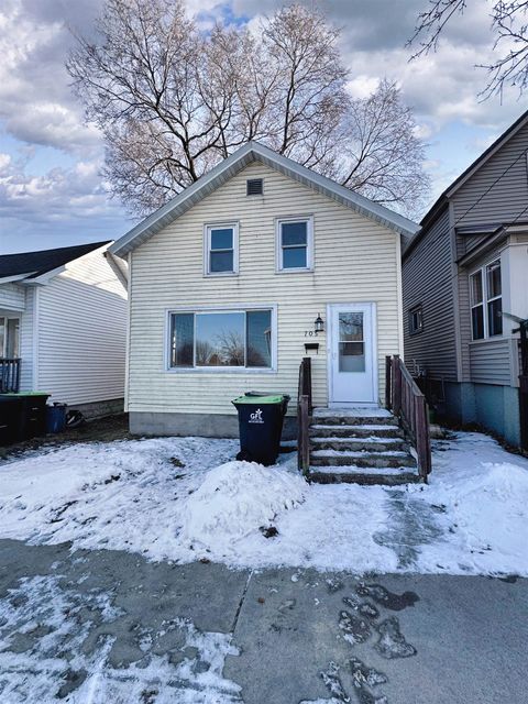 Photo of 705 11TH Avenue, MENOMINEE, MI 49858 (MLS # 50321161)