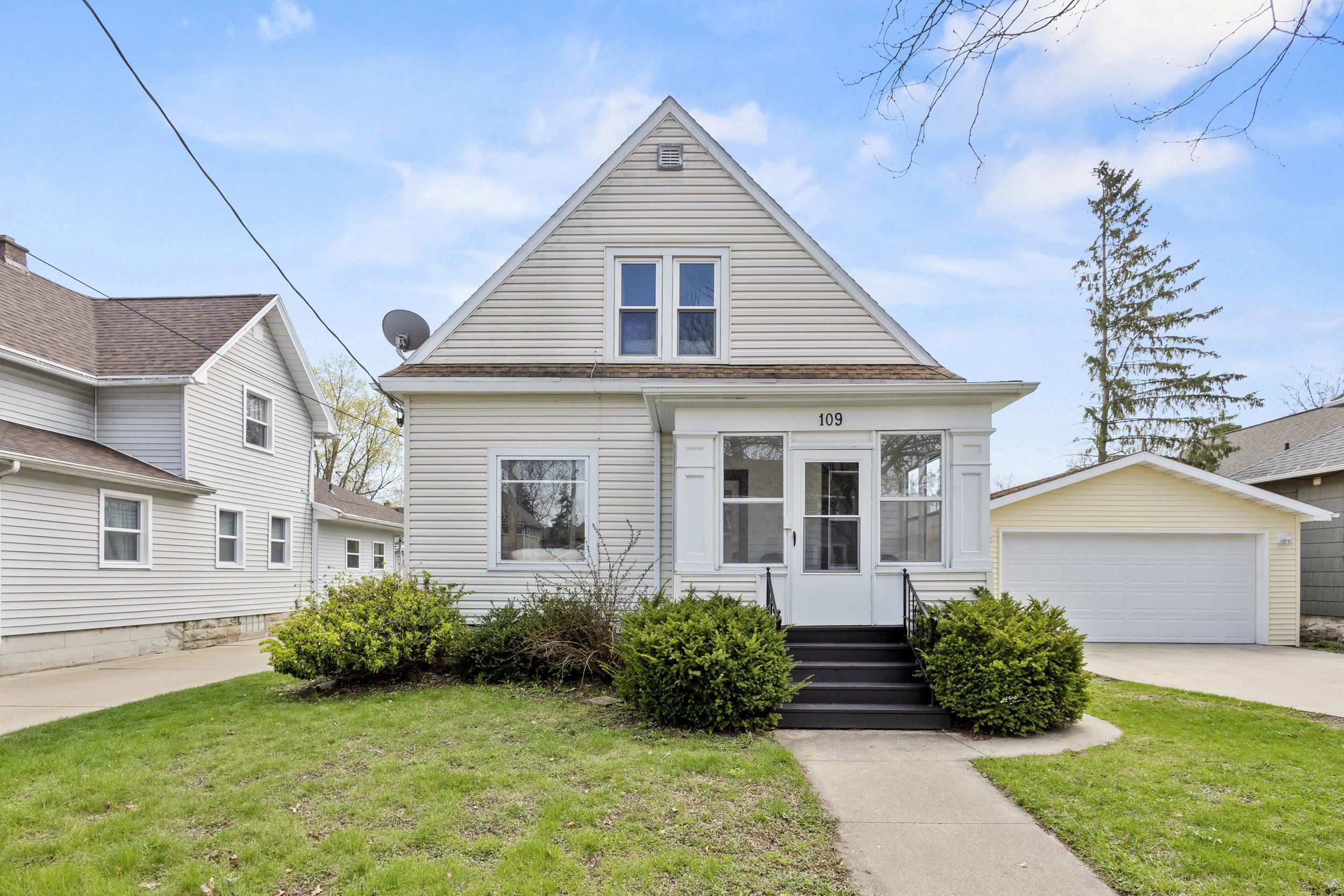 Photo 1 of 28 — 109 E HANCOCK Street, APPLETON, WI 54911